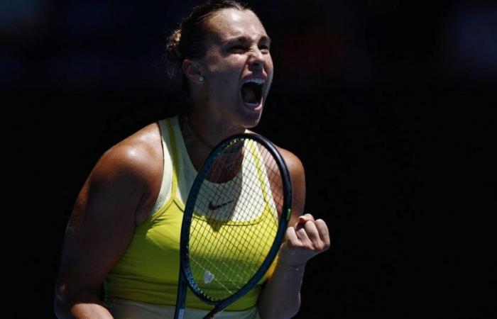 Aryna Sabalenka passa nonostante il servizio interrotto