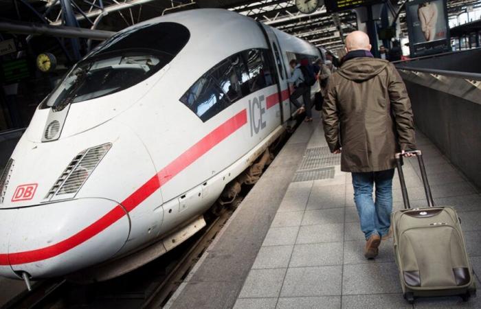 un uomo arrestato dopo… essersi aggrappato ai cavi di un TGV che viaggiava a 282 km/h