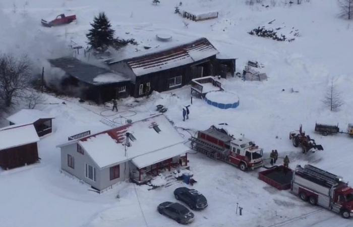 Fabbricato agricolo parzialmente danneggiato da un incendio a Sainte-Justine