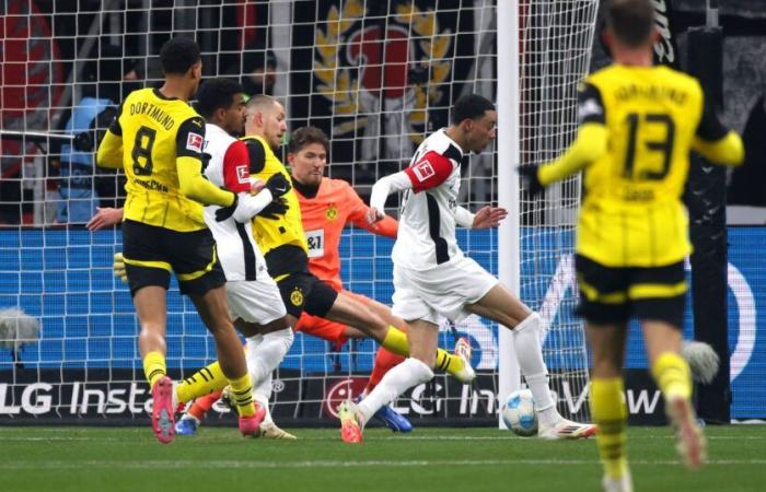 Il Francoforte continua la sua serie e getta il Dortmund in crisi