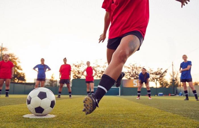 un giovane calciatore di 16 anni muore improvvisamente nel bel mezzo di una partita