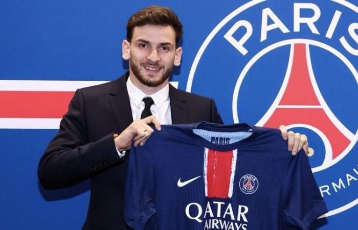 Khvicha Kvaratskhelia è un giocatore del PSG!