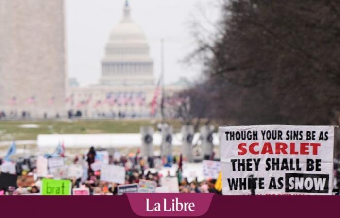 Migliaia di manifestanti contro Donald Trump nelle strade di Washington