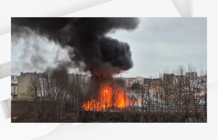 un grave incendio in un magazzino, istituito un perimetro di sicurezza