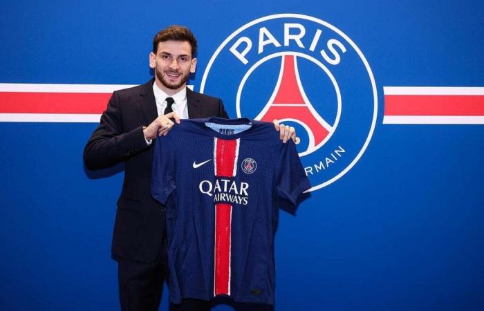 Khvicha Kvaratskhelia firma per il Paris Saint-Germain