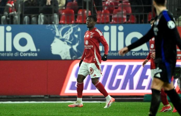 Zogbé titolare nel 4-4-2 a rombo della sponda del Brest