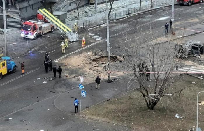 Attacco russo uccide quattro persone a Kiev, annuncia l’amministrazione militare locale