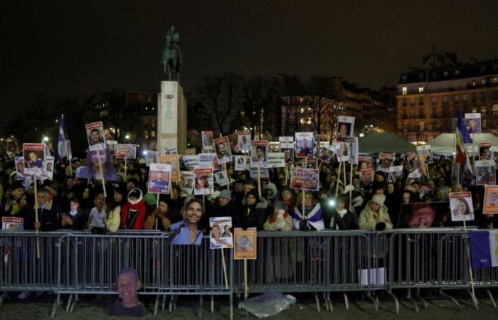 a Parigi i sostenitori delle famiglie degli ostaggi diffidano delle “promesse”