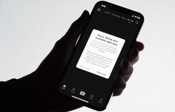 TikTok scompare negli Stati Uniti, ma Donald Trump potrebbe resuscitarlo lunedì