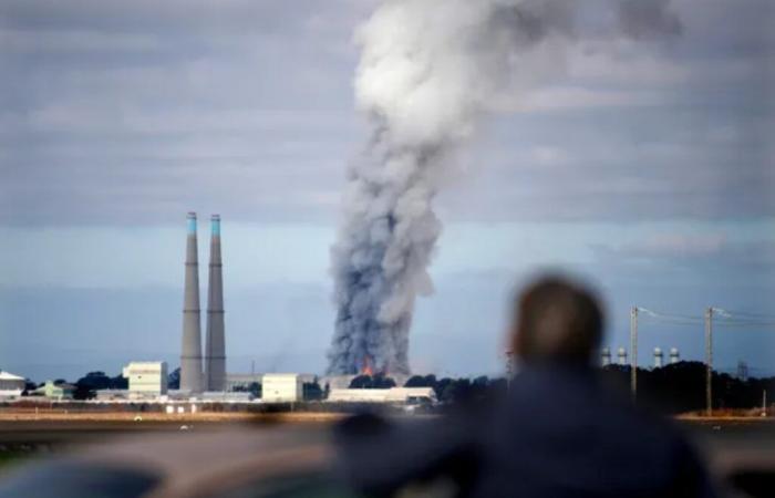 In California brucia il più grande impianto di accumulo di energia a batterie del mondo: evacuati i residenti