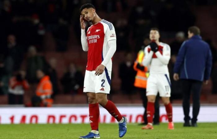 Due settimane di assenza per il difensore dell’Arsenal William Saliba, affetto da un problema al tendine del ginocchio