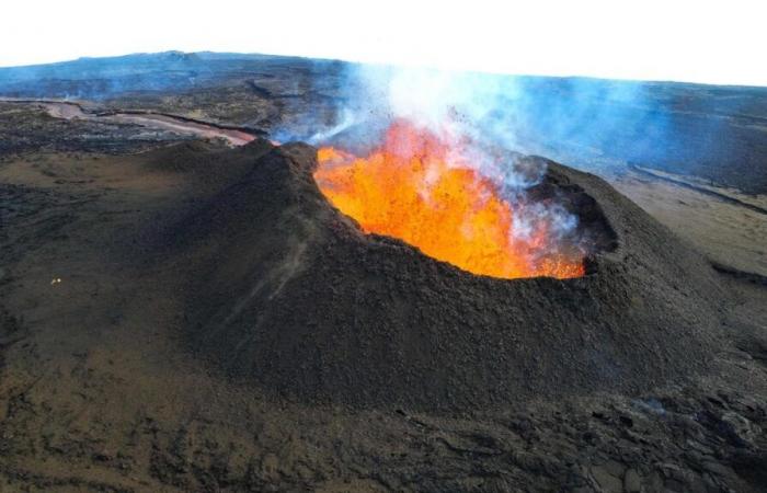 Il monte Ibu erutta almeno 1000 volte in un mese