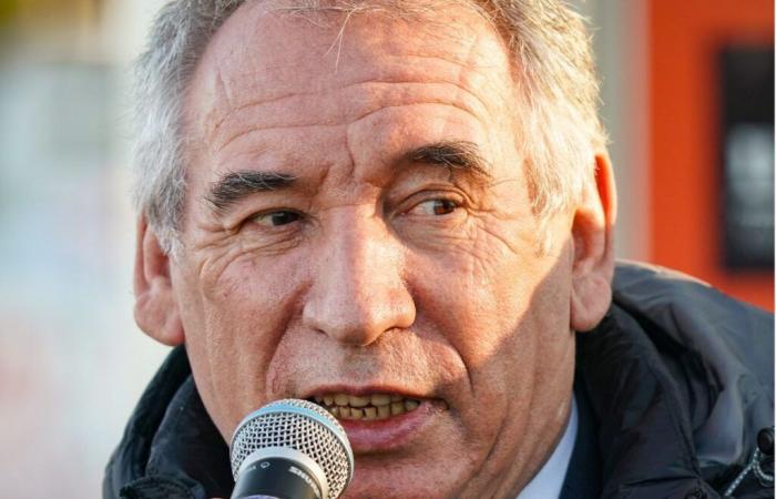 François Bayrou si presenta fuori servizio