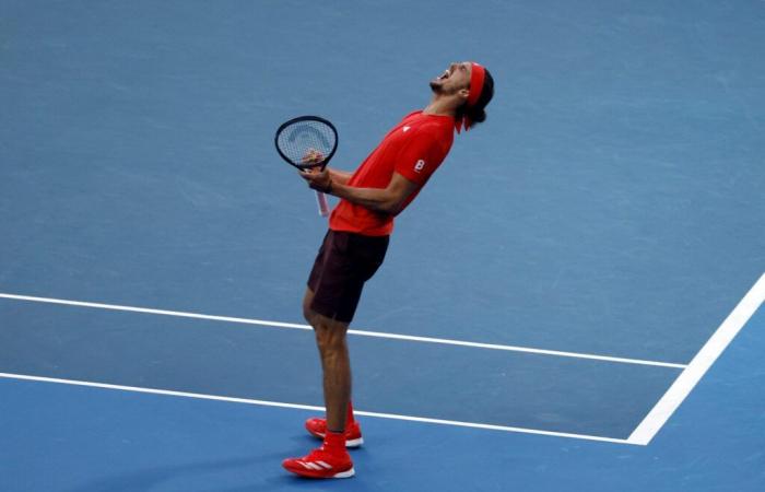 Alexander Zverev avanza ai quarti di finale degli Australian Open con una vittoria convincente contro Humbert.