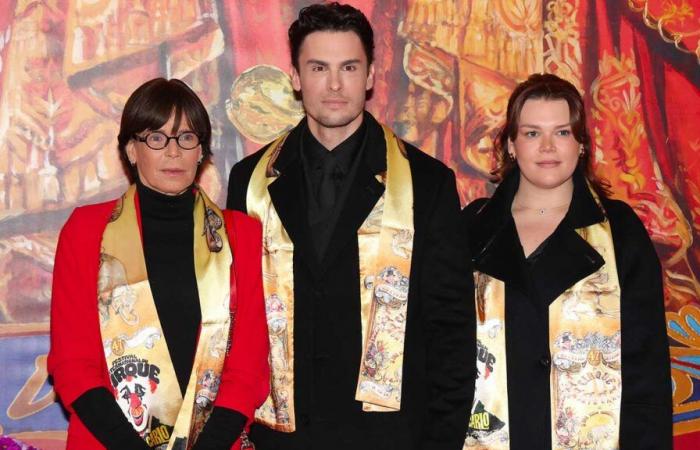 Baptiste Giabiconi si unisce alla principessa Stéphanie e Camille Gottlieb per una gita al circo