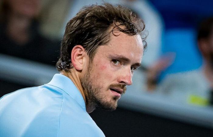 Australian Open > Dopo l’eliminazione al 2° turno, Medvedev riceve una pesante multa per i suoi eccessi