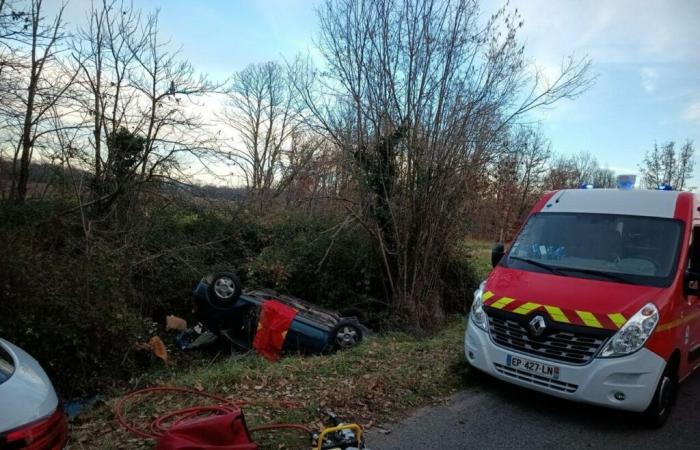 La loro macchina si ribalta più volte e finisce nel fosso dell’Ariège