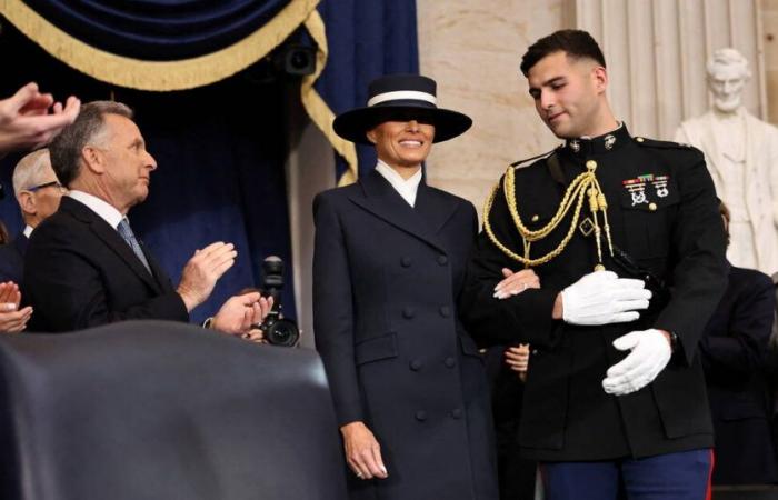 Melania Trump e il suo cappello, tra teatralità, messaggio politico e critica sessista – Libération