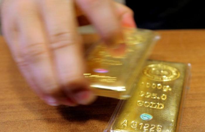 L’oro resiste sopra i 2.700 dollari, Trump presta giuramento