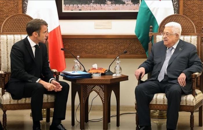 Macron discute del futuro governo di Gaza con Mahmoud Abbas