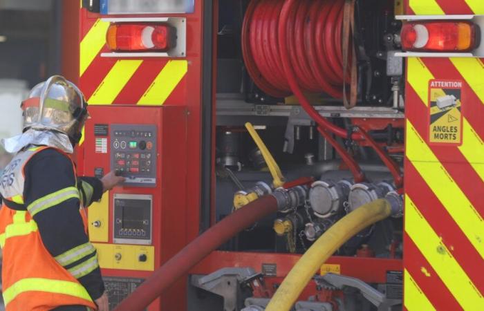 un veicolo prende fuoco in un parcheggio sotterraneo