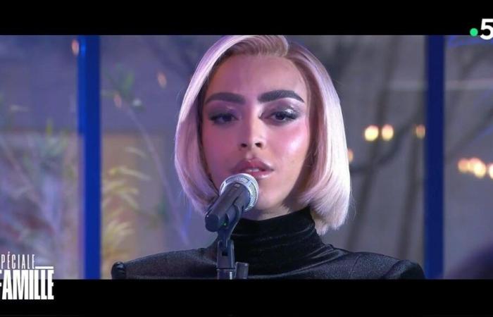 Bilal Hassani svela dal vivo la sua nuova canzone “La question”, ed è straziante