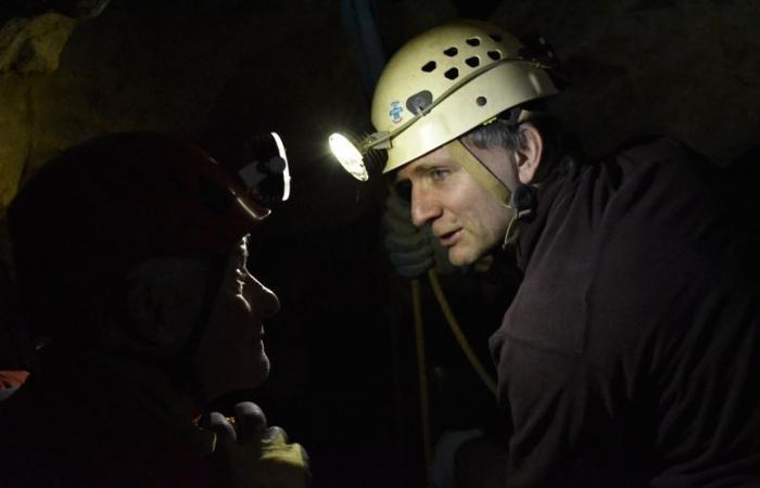 In una delle grotte più grandi del Gard, gli esploratori si immergono per riportare alla luce l’ignoto