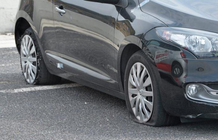 chi attacca le auto e fora le gomme di notte nel villaggio?