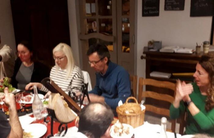 Puy-Saint-Vincent. Ristorante di Capodanno 2025 organizzato dall’Association le Monde des Sourds Pour Tous 05