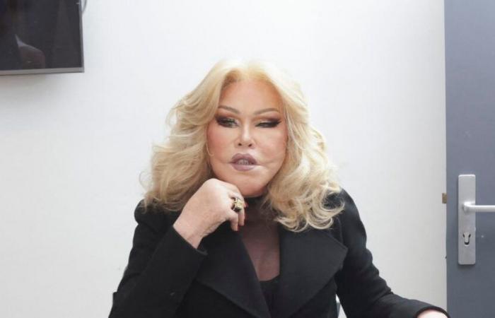 La socialite soprannominata la “donna gatto”, Jocelyne Wildenstein, sarà onorata a Parigi in un luogo emblematico