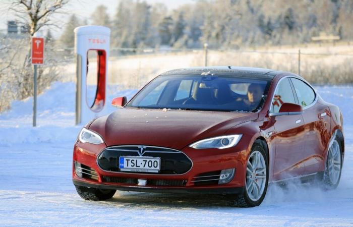 Le auto elettriche perdono fino al 30% di autonomia in inverno, e il modello più colpito è quello francese