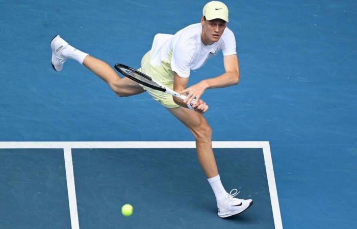 Jannik Sinner in difficoltà tiene a bada Holger Rune per raggiungere i QF di tennis dell’Australian Open