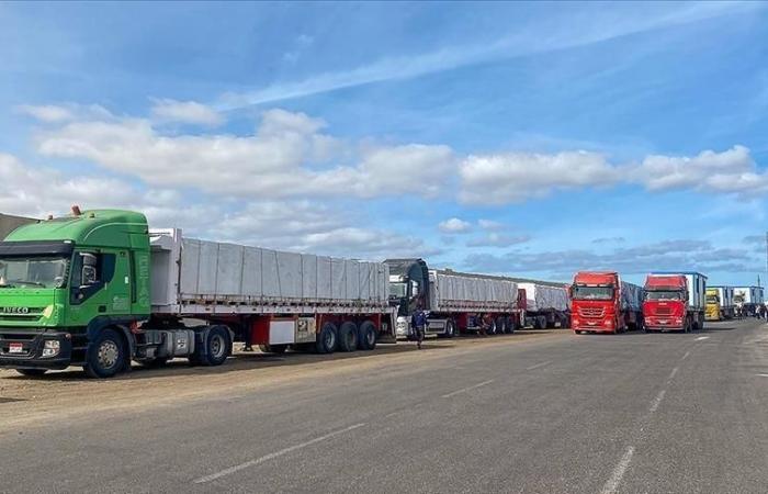 Più di 550 camion di aiuti umanitari entrano nella Striscia di Gaza nel primo giorno di cessate il fuoco