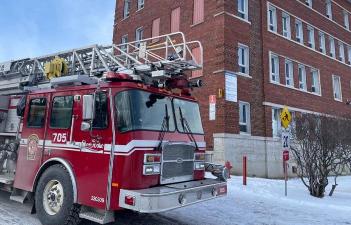 Lezioni sospese | Incendio: evacuata la Bromptonville High School – 107,7 Estrie