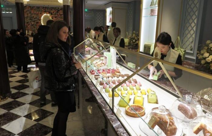 a Parigi un influencer spagnolo si offende per il prezzo dei macarons Ladurée