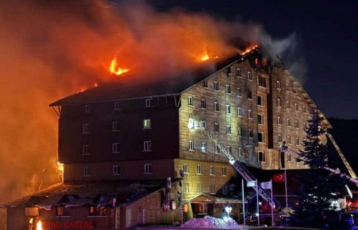 Turchia. Incendio in una stazione sciistica provoca 10 morti e diversi feriti