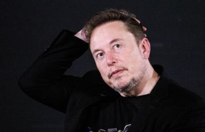 a Niort, un uomo che si dice ostile a Elon Musk graffia due auto Tesla