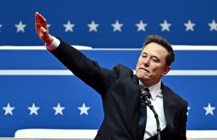 Elon Musk nega di aver fatto il saluto nazista il giorno dell’insediamento di Donald Trump