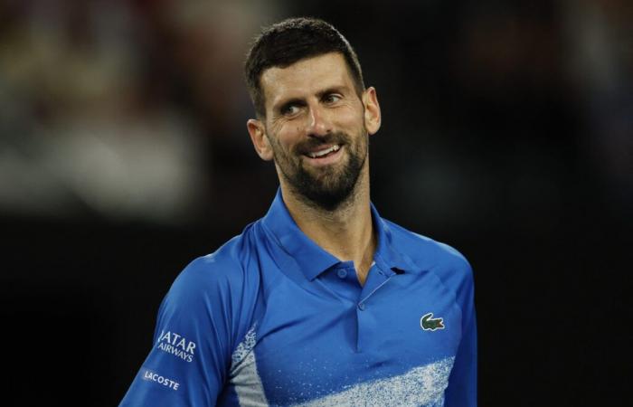 Novak Djokovic surclassa Carlos Alcaraz in un emozionante match di 4 set per raggiungere le semifinali dell’Australian Open.