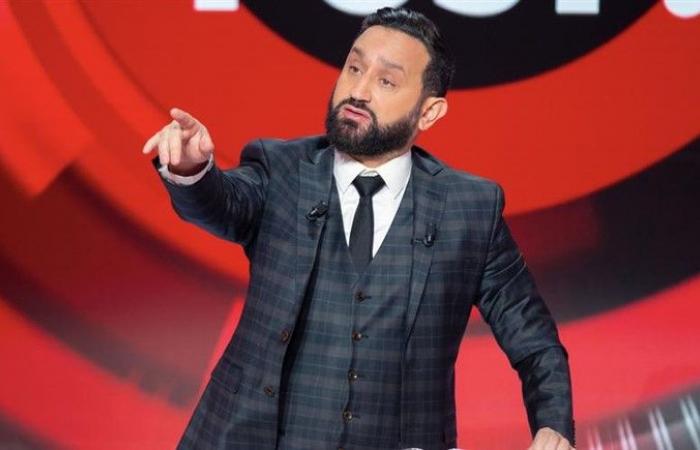 un uomo sottomesso dalla sicurezza dopo aver tentato di lanciarsi contro Cyril Hanouna