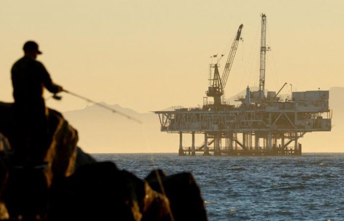 “l’emergenza energetica” per inondare il mondo di petrolio