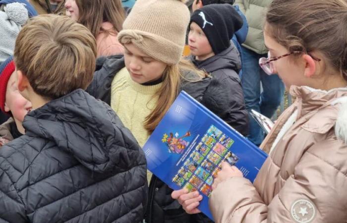 una libreria installata vicino alla scuola nel distretto di Crusem