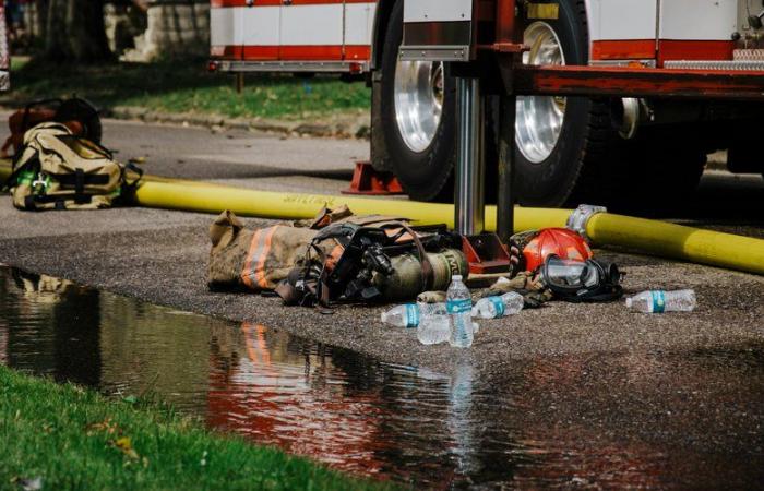 arrestati in una zona evacuata due uomini travestiti da pompieri, si trovavano a bordo di un camion dei pompieri acquistato all’asta