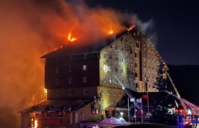 66 morti nell’incendio di un hotel nella stazione sciistica