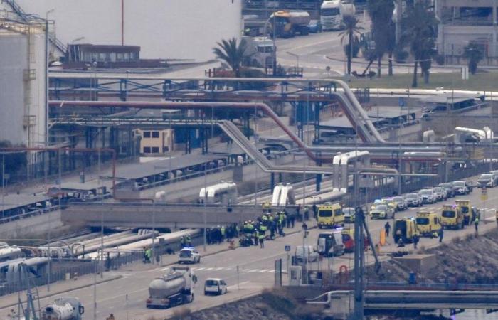 un morto e un ferito nell’esplosione accidentale di un carro armato nel porto di Barcellona