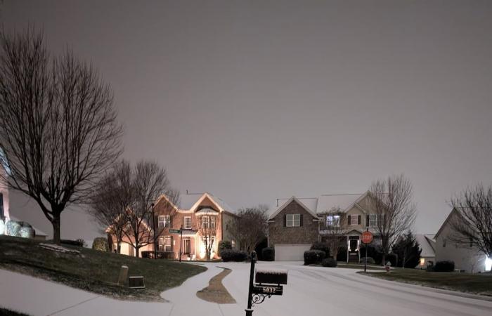 La neve ricopre l’area di Charlotte nel gelido clima invernale