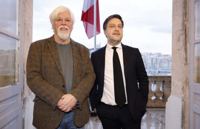 a Marsiglia, un mese dopo la sua liberazione, Paul Watson assicura che continuerà la sua lotta contro i cacciatori di balene