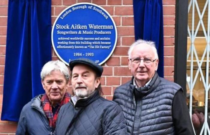 “Che meraviglioso onore…” Stock Aitken Waterman riceve la Blue Plaque in riconoscimento del suo contributo alla musica britannica