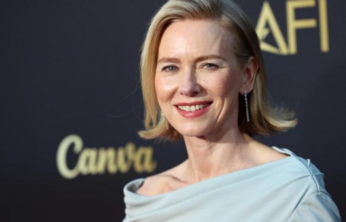 Naomi Watts rivela tutto sulla sua menopausa precoce nel suo libro Dare I Say It