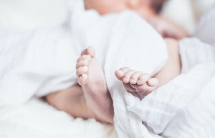 Il bambino ‘è uscito da solo’… Una donna italiana pensa di avere l’influenza ma era in travaglio